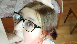 Засадил хуй во все дырки молодой брюнетки в очках