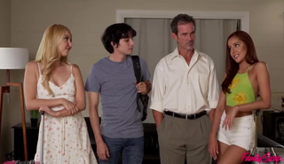 Семья устроила жаркую оргию вчетвером