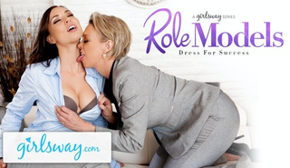 Мама соблазнила дочь на лесбийский секс перед свиданием