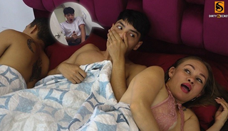 Изменяет мужу с его родным сыновьями