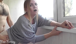 Трахает любимую девушку в рот на балконе