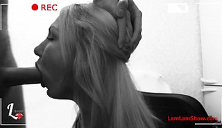 Выебал милфу на кухне после заглота