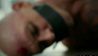 Связали мужика и от души поскакали на его члене