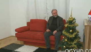 Пожилой дедушка трахнул русскую красавицу