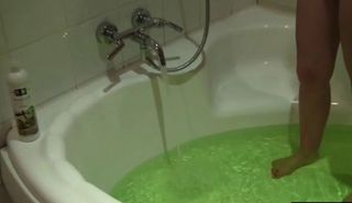 Добротный домашний минетик в ванной