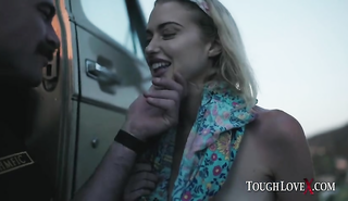 Дальнобойщик выебал молодую соску после йоги