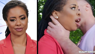 Негритянка сосет хуй мужика и ебется на природе