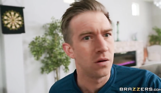 Телка в очках и с брекетами ебалась с пацаном после игры в шахматы