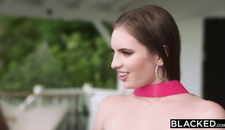 Черный мужлан красиво трахнул белую