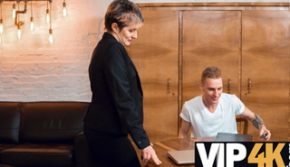 Счастливый парень трахнул репетиторшу по литературе