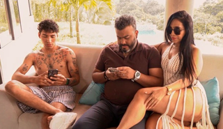 Мачеха выебывается с пасынком пока муж отвлекается