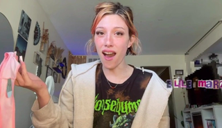 Сводный брат пойман с моими трусами