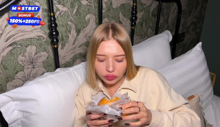 Сперма в бургере для моей сладкой сводной сестры