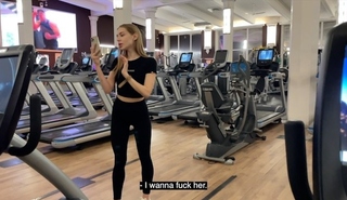 Незнакомка оттрахана в спортзале