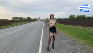 Подкинь телку в кожаной юбке с голыми сиськами секс и минет